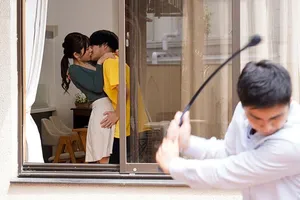 Lỡ chuyến tàu về nhà, cậu nhân viên số hưởng được ở nhờ nhà chị cấp trên xinh vl