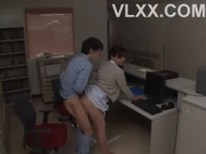 Lặng nhìn em bị địt mà buồi anh chỉ biết cửng