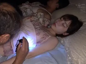 Hai Người Nhện đã mê hoặc một nữ đồng nghiệp ngực khủng trong công ty và quan hệ với cô nàng có bộ ngực khủng ở nhiều tư thế khác nhau. Hiển thị khuôn mặt HD phiên bản đầy đủ