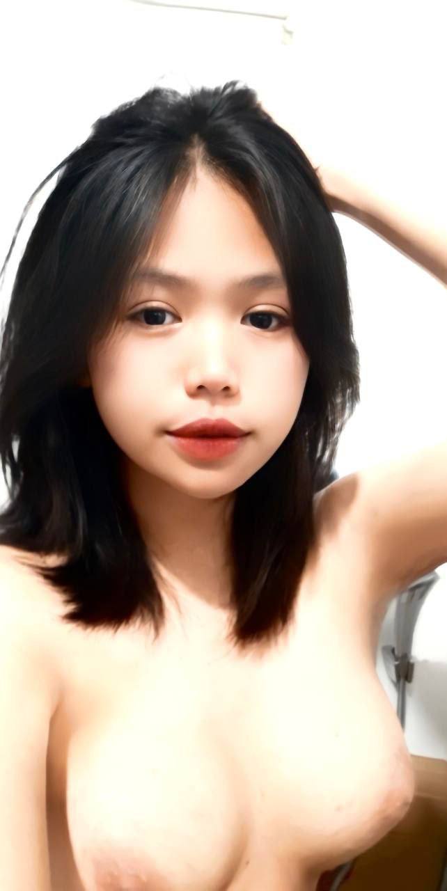 "91 Unique" Điện thoại của cô ấy cứ gửi tin nhắn, tôi thực sự muốn mở điện thoại của cô ấy ra và kiểm tra