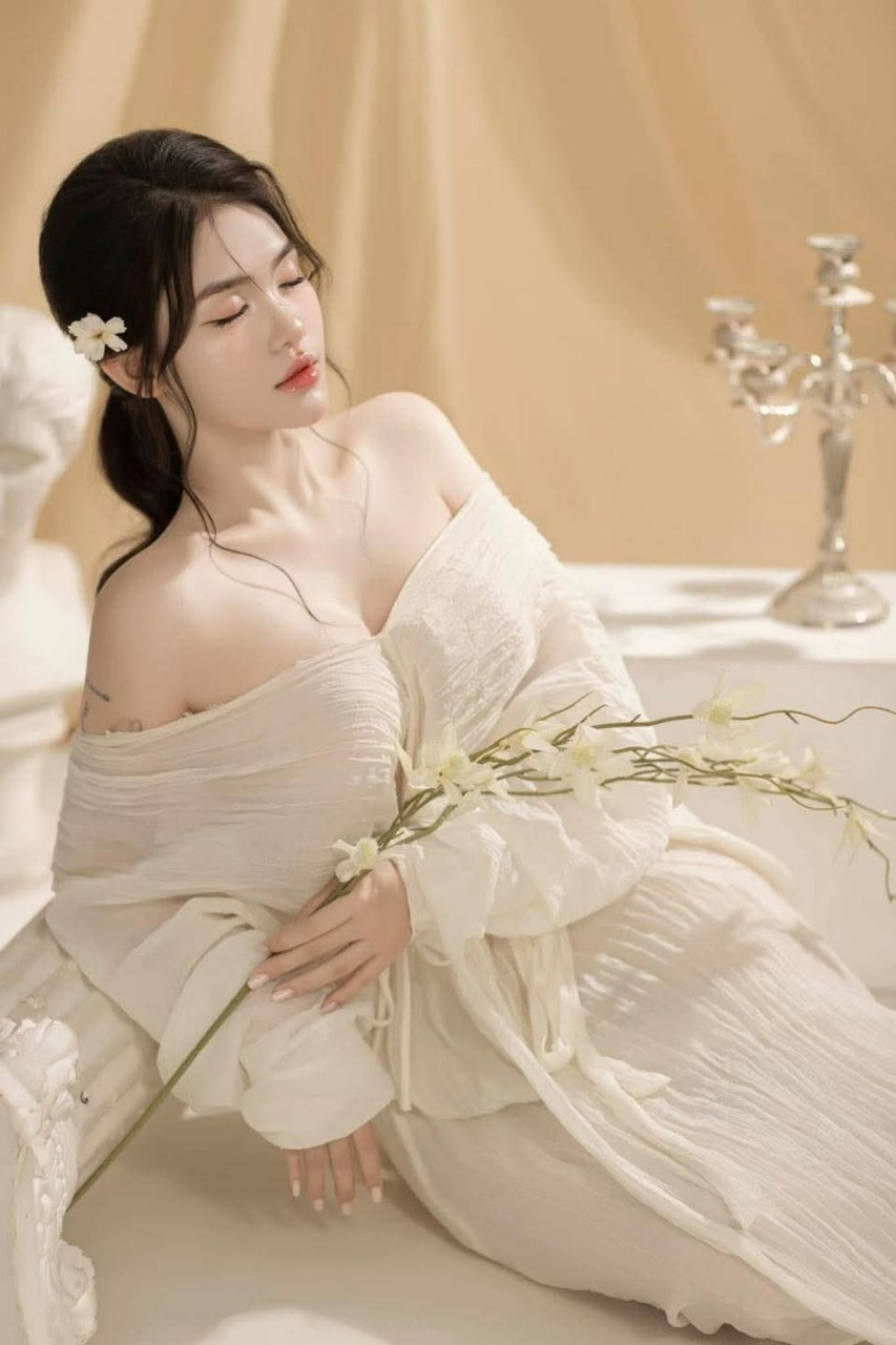 Về quê ăn đám cưới của bạn thì gặp lại tình cũ, một gã tệ bạc nhưng lại làm tình giỏi